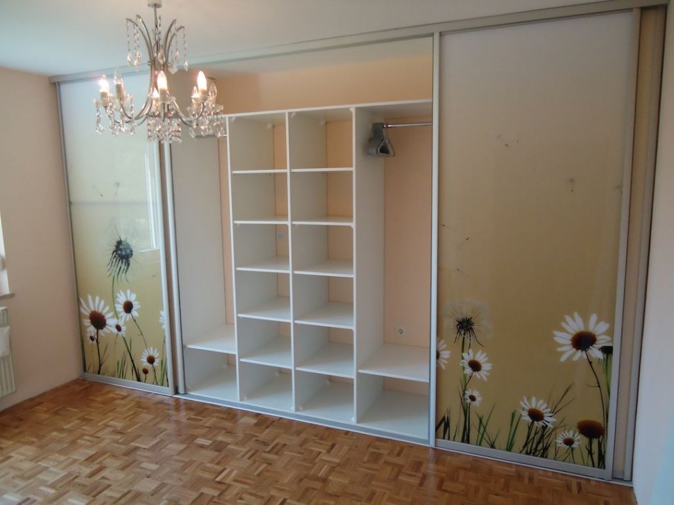 Vgradna garderobna omara - notranjost sredina