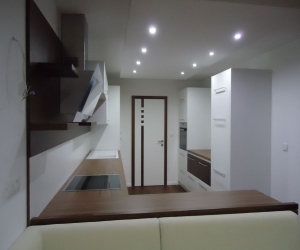 Sestav moderne kuhinje po meri