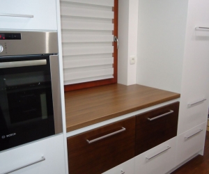 Delovna ploÅ¡Äa- okenska polica