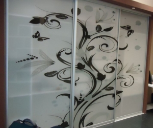 Vgradna omara za mladinsko sobo