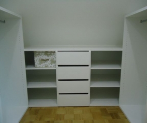 GARDEROBNA SOBA NOTRANJOST-PREDALI