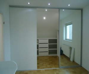 GARDEROBNA SOBA-NOTRANJOST