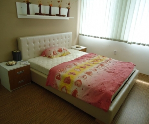 Postelja oblazinjena