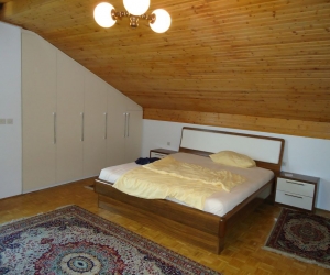 Spalnica v mansardi 1