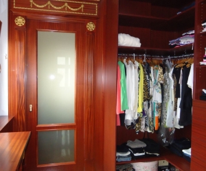 Garderobna soba mahagony