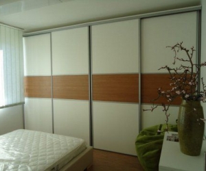 VGRADNA OMARA Z DRSNIMI VRATI